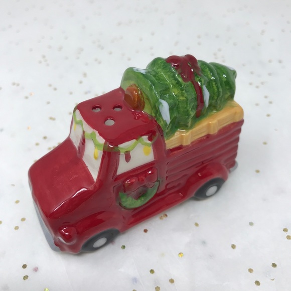 Vintage Farmhouse Style Christmas Salt&Pepper Shakers - Picture 6 of 8